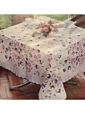 Leart Floral Tablecloth 52X70" Rectangle Pink Purple Flowers Scalloped NEW